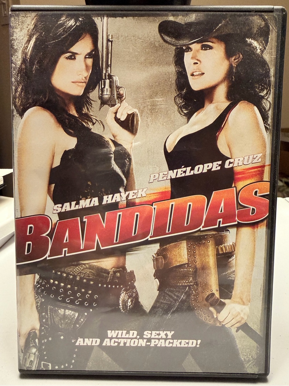 Bandidas (DVD) — Black & Red Cover